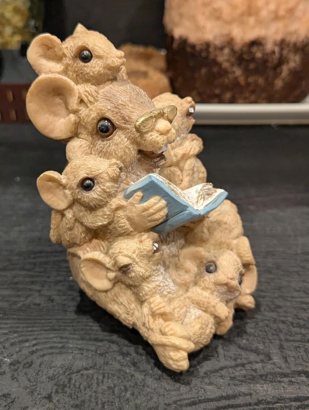 Vintage Stone Critters Storyteller Mouse Figurine Family Reading Scene